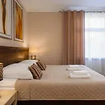 Royal By Wow Homes فندق بوزنان