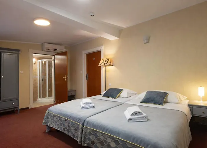 Royal By Wow Homes *